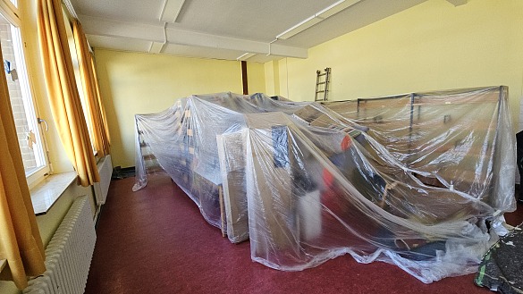 In der Bücherei ist alles für die Streichaktion abgedeckt.