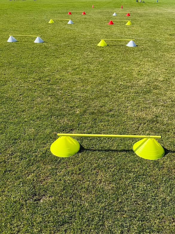 Eine Station mit Hindernisstangen. 