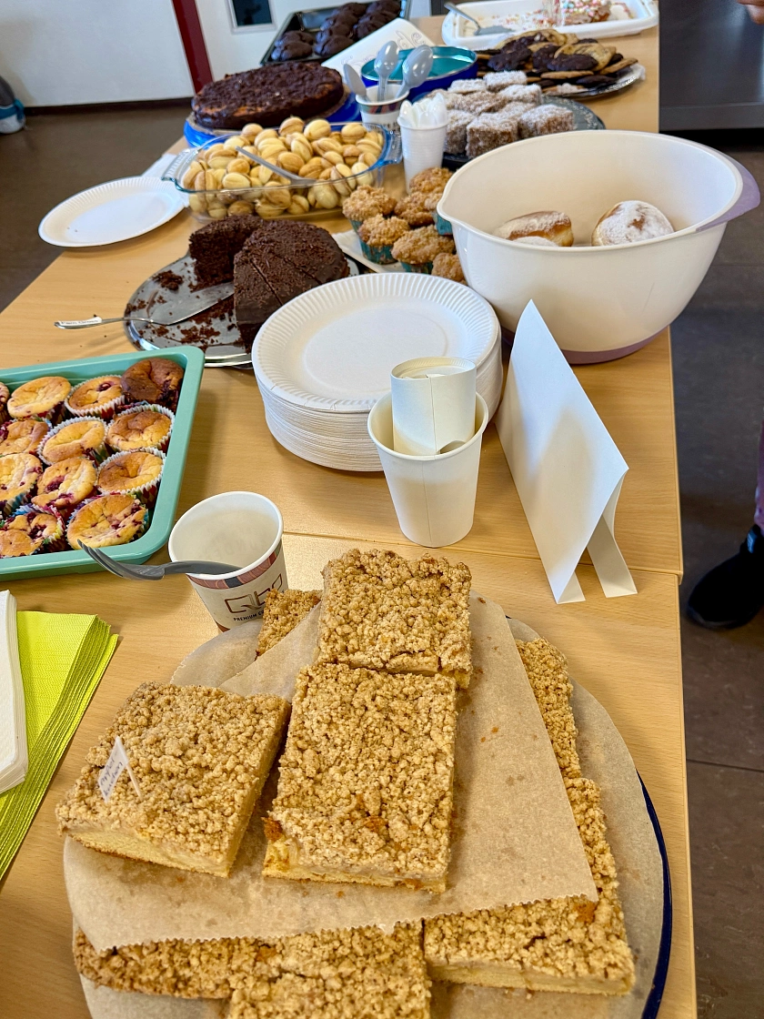 Es gab viel Kuchen beim Elterncafé. 