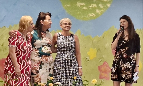 Drei Mitarbeiterinnen werden geehrt für ihr 25jähriges Jubiläum.