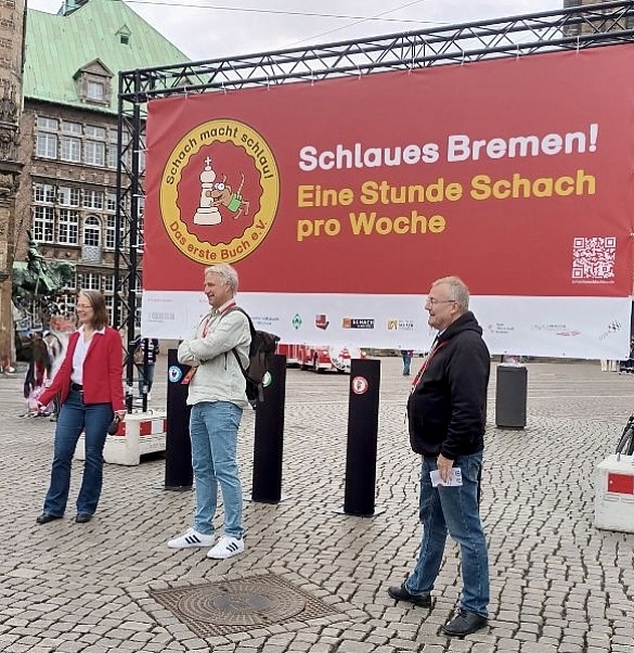 Ein großes Plakat von Schach macht schlau